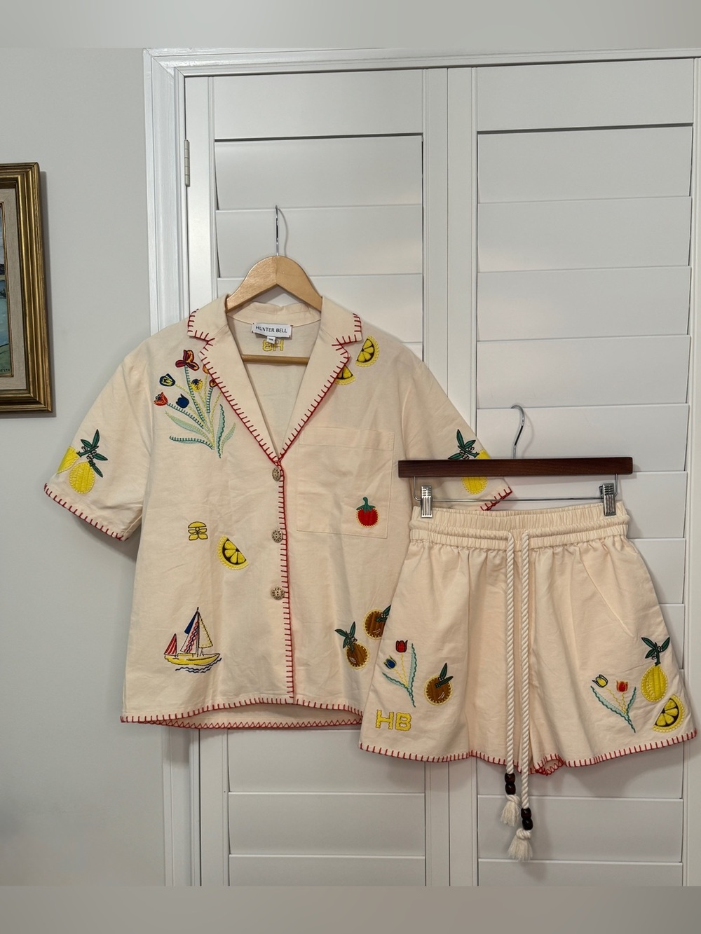 Hunter Bell embroidered set